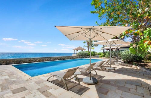 Les Terres Basses Villa | *PLEASE ENQUIRE FOR OUR SPECIAL RATES* 4 bedroom villa on Baie Longue Beach