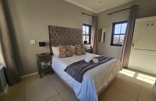 Plettenberg Bay Apartment | Plettenberg Bay Unit 17 Whale Rock Gardens Apartment with Backup Power