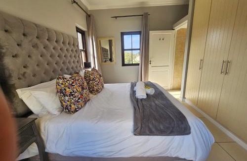 Plettenberg Bay Apartment | Plettenberg Bay Unit 17 Whale Rock Gardens Apartment with Backup Power