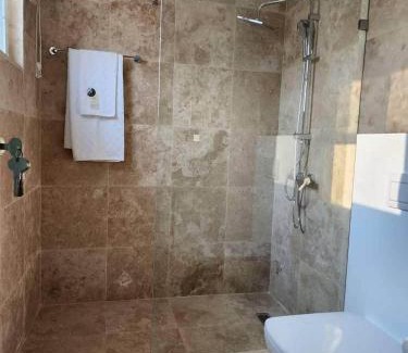 Labadi Apartment | pls Lux 1bed apt at canthonment