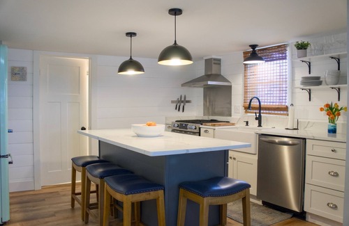 Newbury House | Plum Island Chic Cottage-Steps to Beach!n