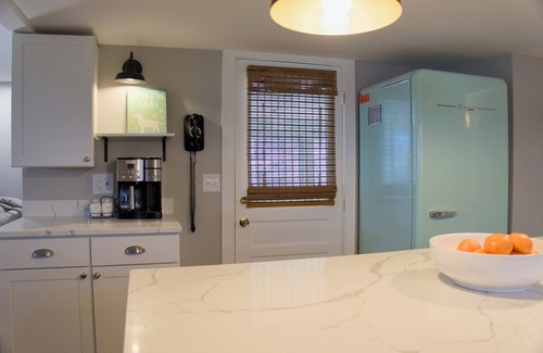 Newbury House | Plum Island Chic Cottage-Steps to Beach!n