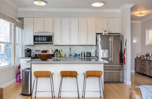 Nob Hill House | Plush Three Bedroom Private Getaway in the Heart of Nob Hill!