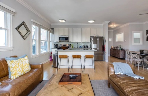 Nob Hill House | Plush Three Bedroom Private Getaway in the Heart of Nob Hill!