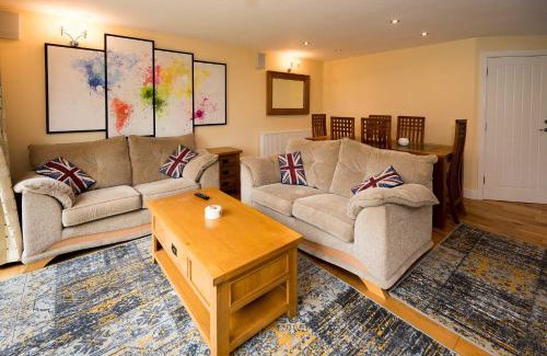 Turnchapel House | Plymouth Plym Valley Impressive House Free Parking In Great Location By STAE-Homes