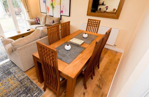 Turnchapel House | Plymouth Plym Valley Impressive House Free Parking In Great Location By STAE-Homes