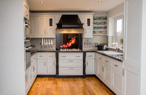 Turnchapel House | Plymouth Plym Valley Impressive House Free Parking In Great Location By STAE-Homes
