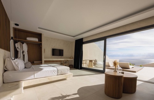 Karterados Bed & Breakfast | Pnoé Luxury Suites