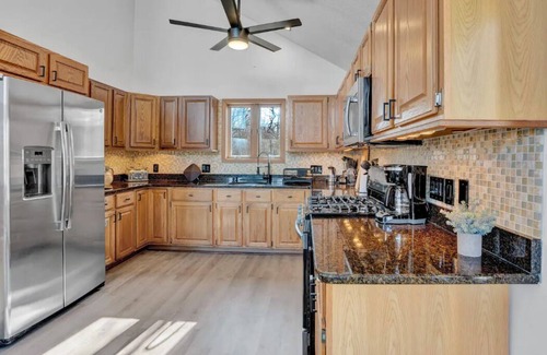 Tunkhannock Township Ski Chalet | Pocono Dream Chalet- HOT TUB/GameRoom/Lake & Pool Access/Fireplace/Firepit