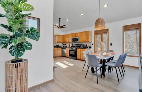 Tunkhannock Township Ski Chalet | Pocono Dream Chalet- HOT TUB/GameRoom/Lake & Pool Access/Fireplace/Firepit