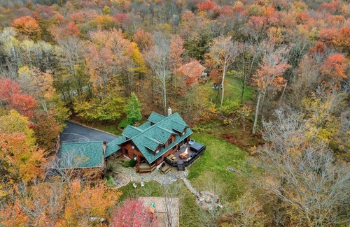 Gouldsboro Cabin | Pocono Log Cabin |Gold Star Community | Hot Tub