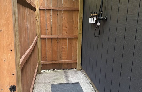 Cresco Ski Chalet | Pocono Sleep 16 Sauna Hot Tub + Private Acre + AC + King + Bunk Beds + Spa Bath