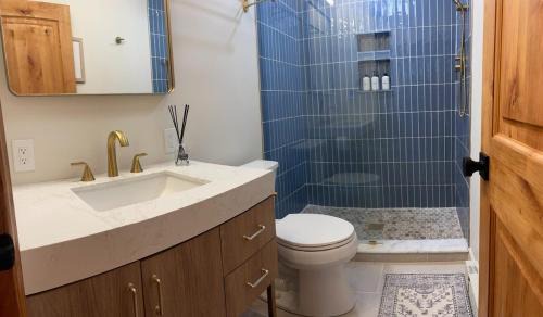 Gouldsboro House | Poconos Cozy Cabin EV Charger Indoor Pool