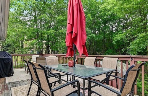 Briar Crest Woods House | Poconos Getaway with Hot Tub & Fire Pit/Close to Attractions, Fun for Everyone!