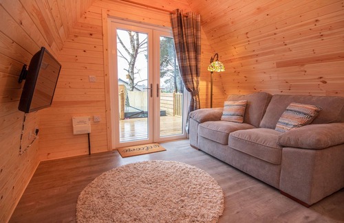 Elgin Cabin | Pod with hot tub in Llanbryde near Elgin