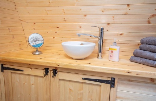 Elgin Cabin | Pod with hot tub in Llanbryde near Elgin