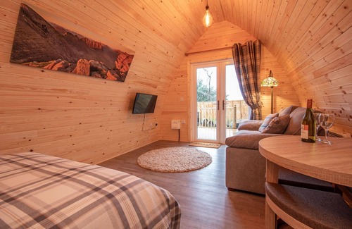 Elgin Cabin | Pod with hot tub in Llanbryde near Elgin