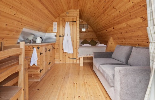 Laugharne Cabin | Pods @ Broadway Standard with hot tub