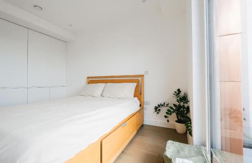 Acton Apartment | Poets Corner
