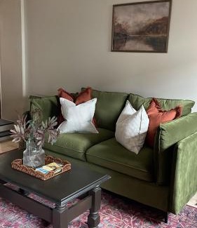 Cwrt House | Poets Cottage Eglwys Fach