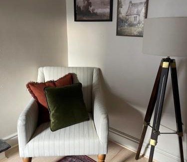 Cwrt House | Poets Cottage Eglwys Fach