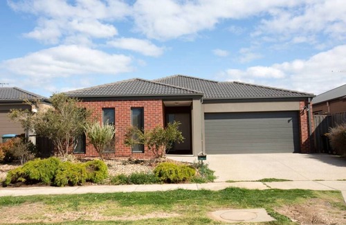 Point Cook House | Point Cook Home with a beautiful view in salt water