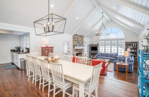 Benton Harbor House | Point Cottage at Point O' Woods