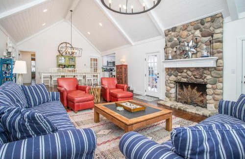 Benton Harbor House | Point Cottage at Point O' Woods