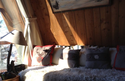 Arc-1600 Ski Chalet | Pointed Chalet character ARCS 1600