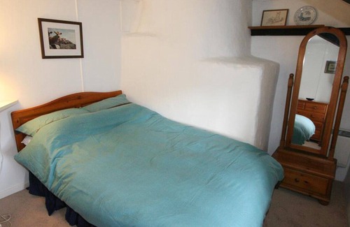 St. Buryan House | Poldhu Cottage is a Cornish granite cottage full of charm located in St Buryan near the Minack Theatre