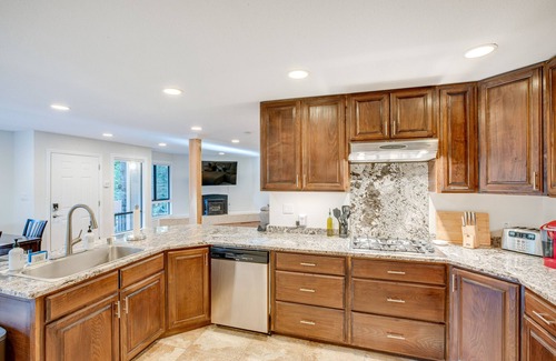 Pollock Pines Cabin | Pollock Pines Cabin: Game Room w/A/C & Heat!