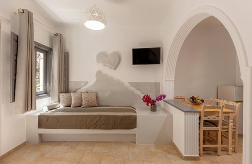 Kamari Hotel | Polydefkis Hotel