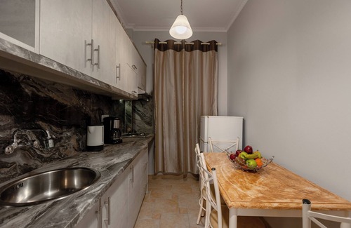 Kamari Hotel | Polydefkis Hotel