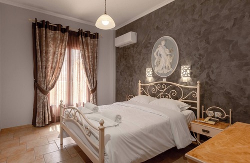 Kamari Hotel | Polydefkis Hotel