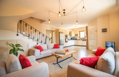 Dalyan Villa | Pomegranate Garden Villas. Three villas, 12 - 21 guests. Two swimming pools. n