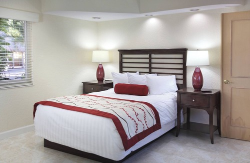 Pompano Beach Resort | Pompano Beach, FL: Studio w/Resort Pool & Steps Away From Beach, Attractions!
