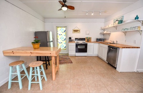 East End House | POMPANO Beach studio with pool. Lovely Couple's Getaway… Steps to beach