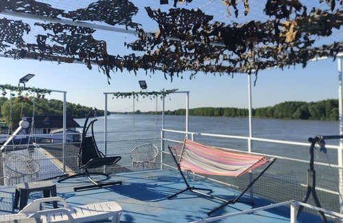 Mahmudia Boat Rental | Pontonul lui Cristian - Oaza ta de liniște și relaxare din inima Deltei Dunăriin