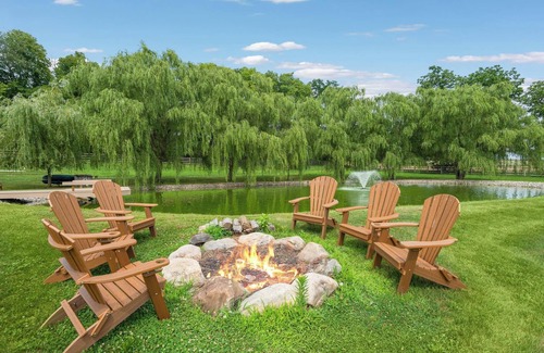 Mount Joy House | Pool HotTub Pickleball Golf Arcade Firepit Fishing