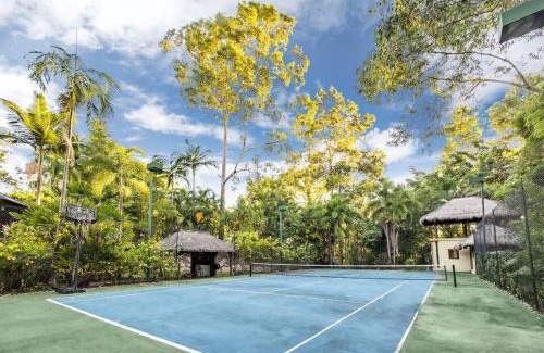 Chapel Hill House | Pool Tennis and Cinema 7Beds Bali Inspired Retreat
