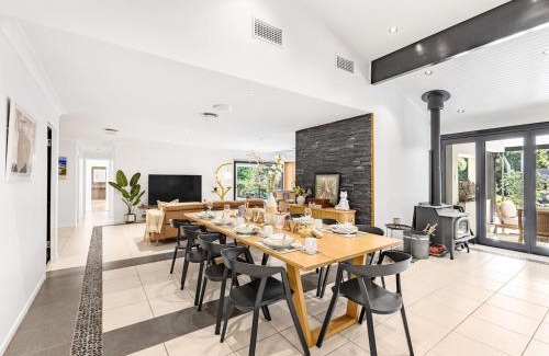 Chapel Hill House | Pool Tennis and Cinema 7Beds Bali Inspired Retreat