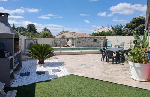 Clarensac House | Pool villa