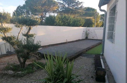 Clarensac House | Pool villa