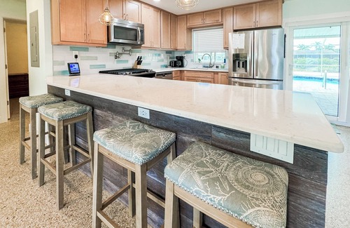 Tampa House | Pool~Waterfront~Tampa Bay Views~Tiki Bar~Renovated