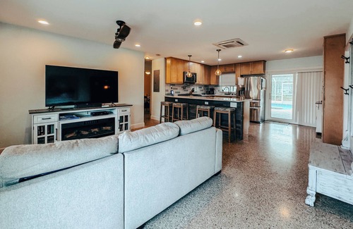 Tampa House | Pool~Waterfront~Tampa Bay Views~Tiki Bar~Renovated