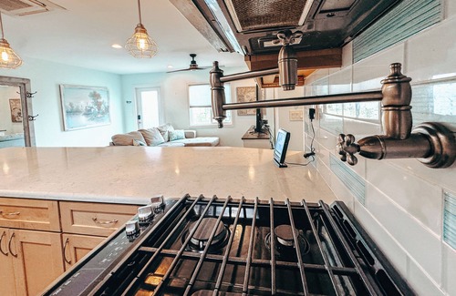 Tampa House | Pool~Waterfront~Tampa Bay Views~Tiki Bar~Renovated