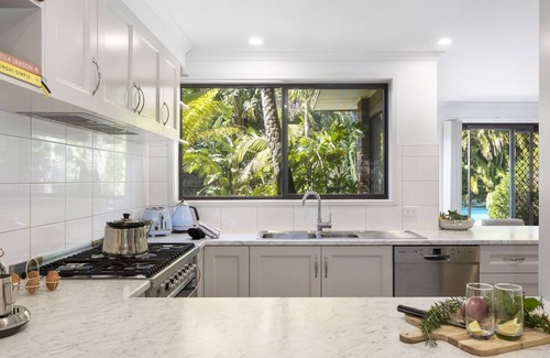 Rosebud House | Poolside Palms Oasis