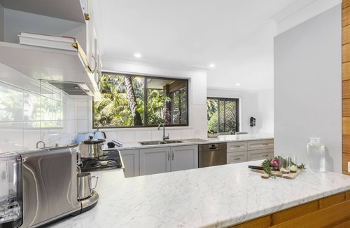 Rosebud House | Poolside Palms Oasis