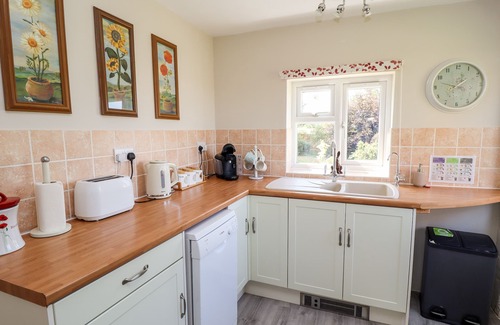 Frampton Cottage | POPPY COTTAGE, pet friendly, character holiday cottage in Heckington