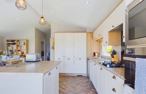 Ryde House | Poppy Lodge perfect for Bird Watching & Stargazing